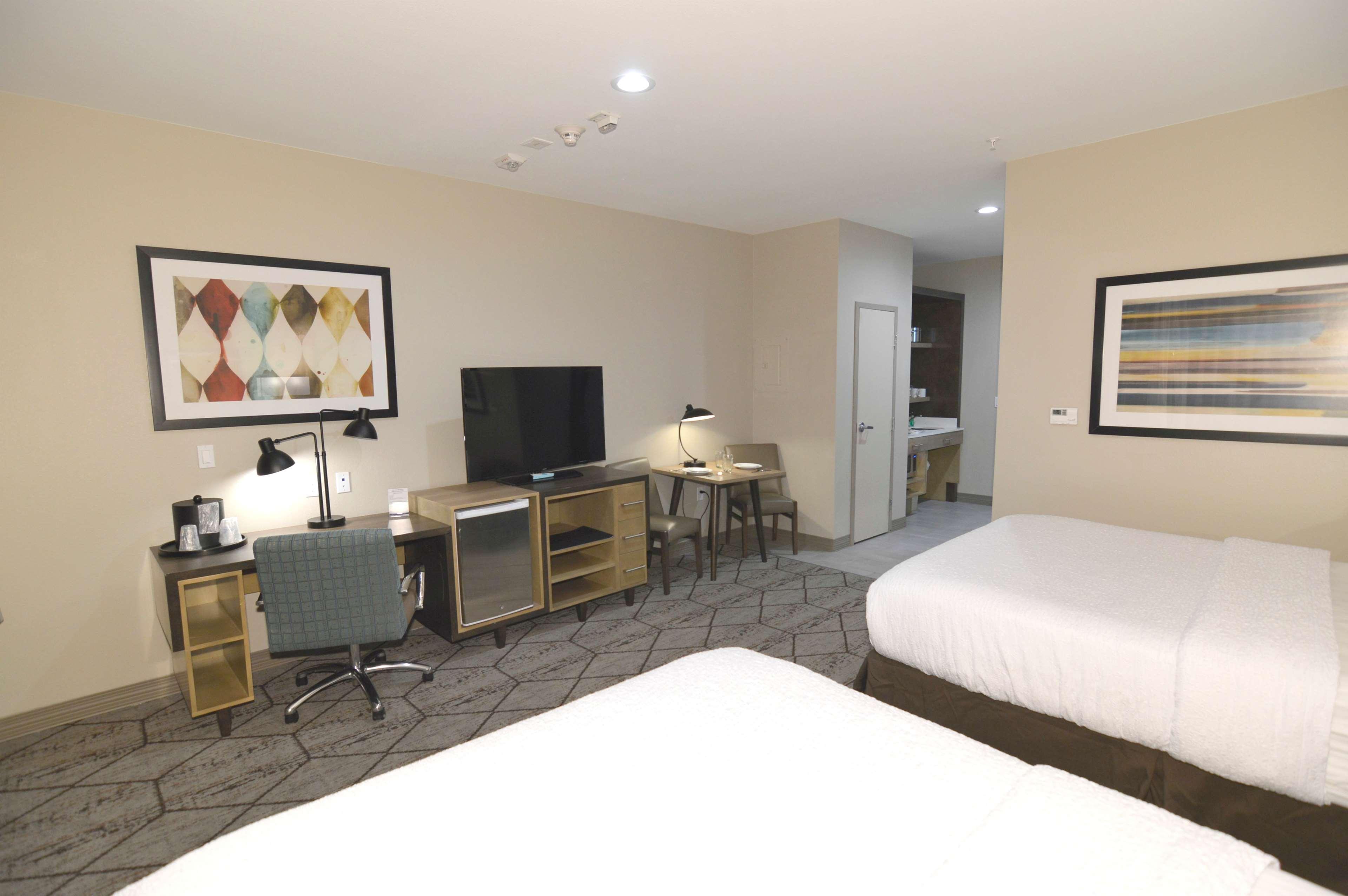 Best Western Plus Pleasanton Hotel Exterior photo