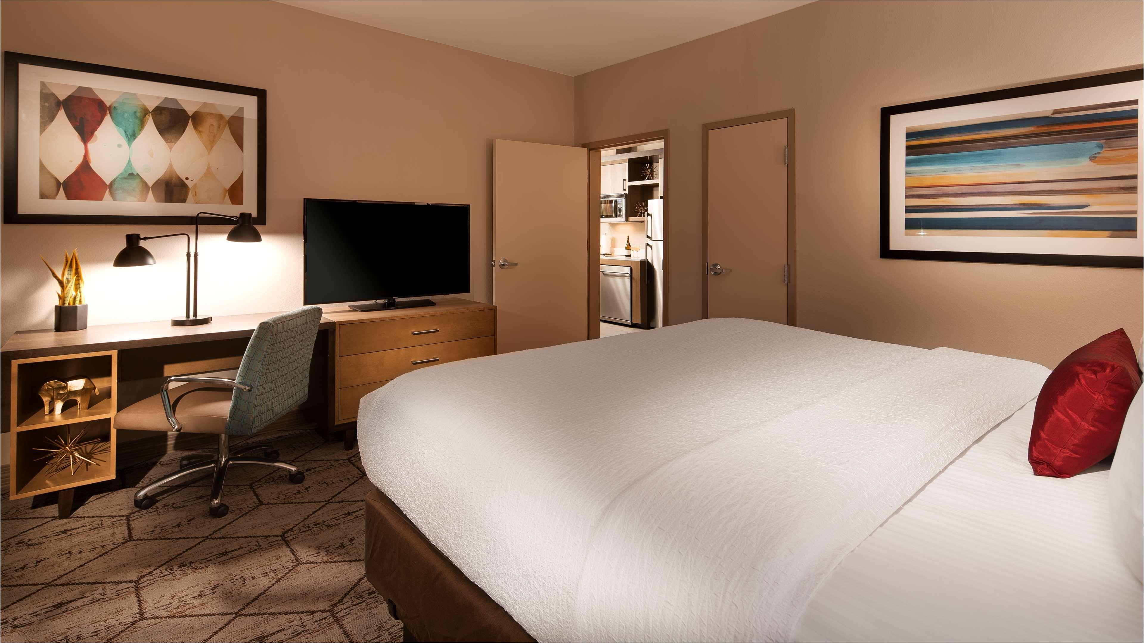 Best Western Plus Pleasanton Hotel Exterior photo